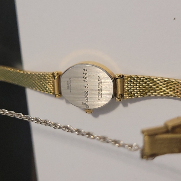Bulova gold plated watch - Picture 3 of 3